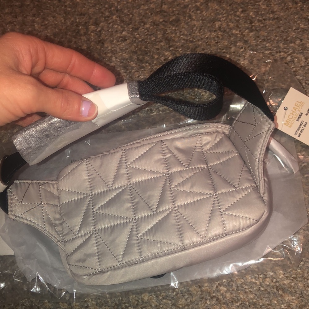 Michael Kors belt bag - Picture 3 of 12